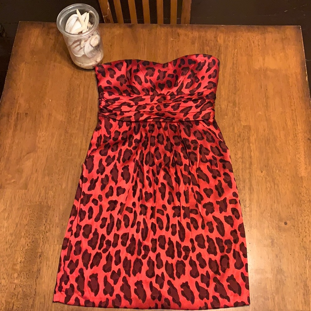 Adorable red strapless dress with leopard print ❤️